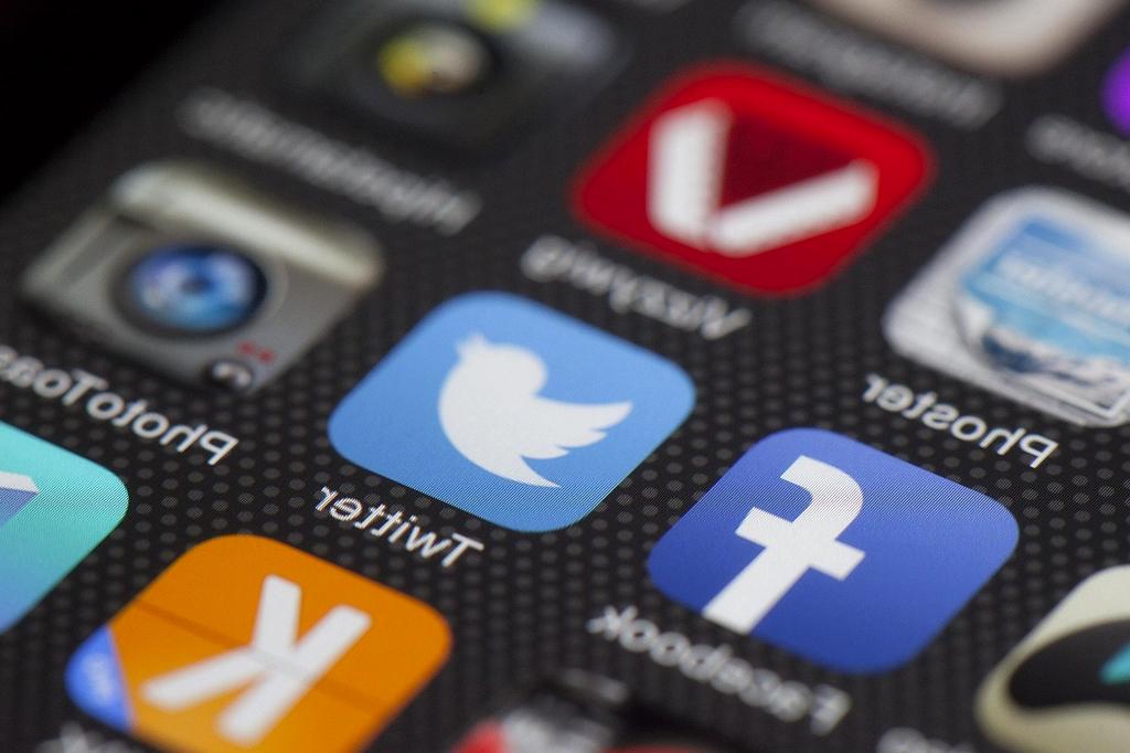 Real-time neural network visualization showing interconnected nodes processing installation data