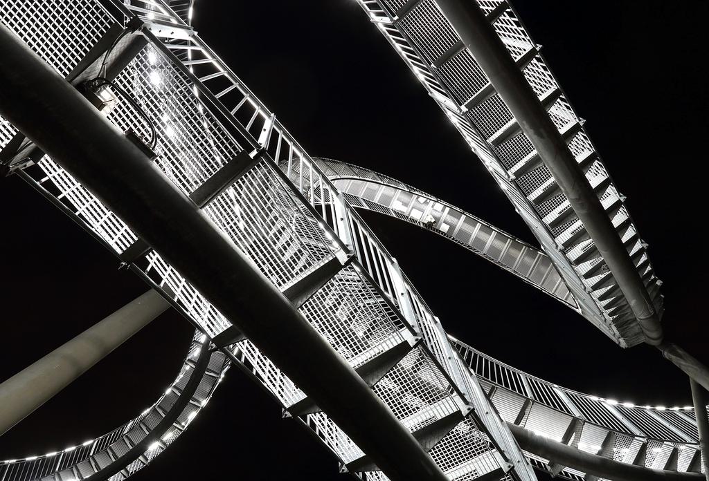 Holographic quantum cube displaying security validation protocols with floating cryptographic signatures